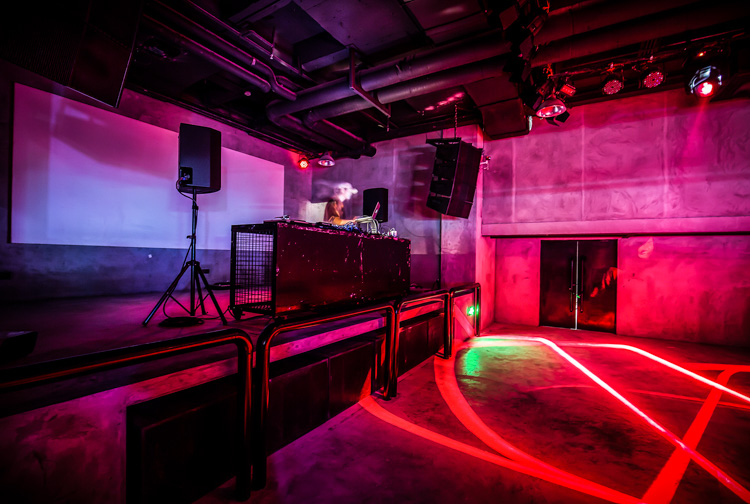 网红乌鲁木齐中路上的网红烤鸡店my butchery,竟然开