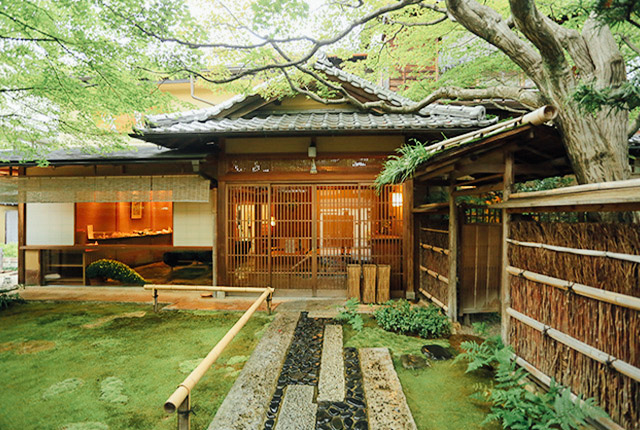 茶寮 宝泉        散发着浓浓日式町家古建筑的茶寮宝泉,身在一片住宅